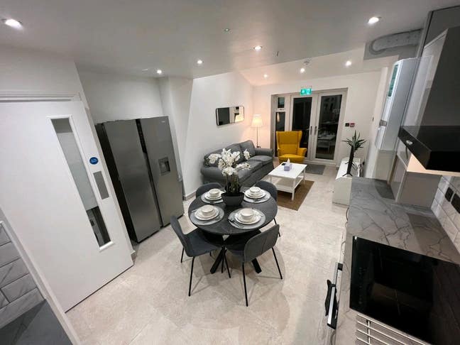 Modern Room in Rusholme - Wilmslow Road  Main Photo