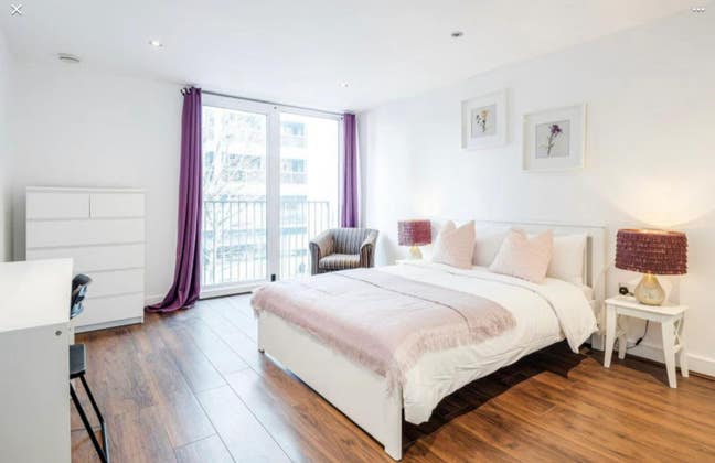 Large double room next to Royal Victoria station Main Photo