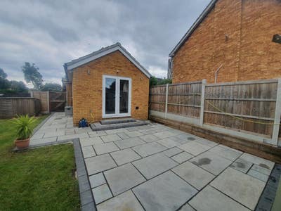 1 bed furnished house with garden+Bills Included! Main Photo