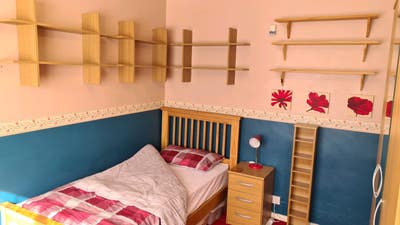 Available now quiet Double Bedroom. All bills in Main Photo