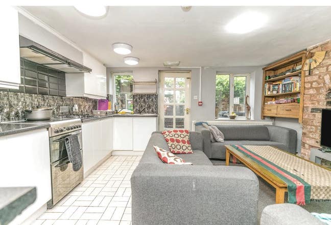 Room in city centre available immediately  Main Photo