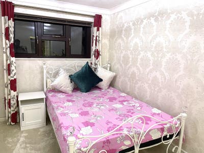 Large Double Room with Large En-suite Female only Main Photo