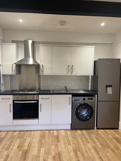 Beautiful Very Large Studio / One Bed Flat  Main Photo