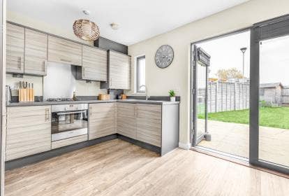 Double room up for rent in amazing house! Main Photo