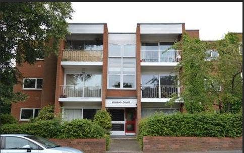 Large 3-bedroom flat available, on the Hagley Rd Main Photo