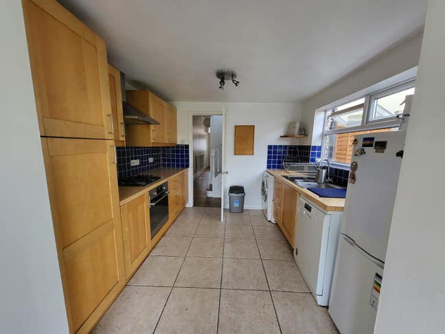  3-Bed House Share in E11 - 7 Mins from Tube Stops Main Photo