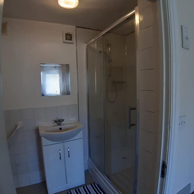 Tasteful 4 Bedroom Shared House Main Photo