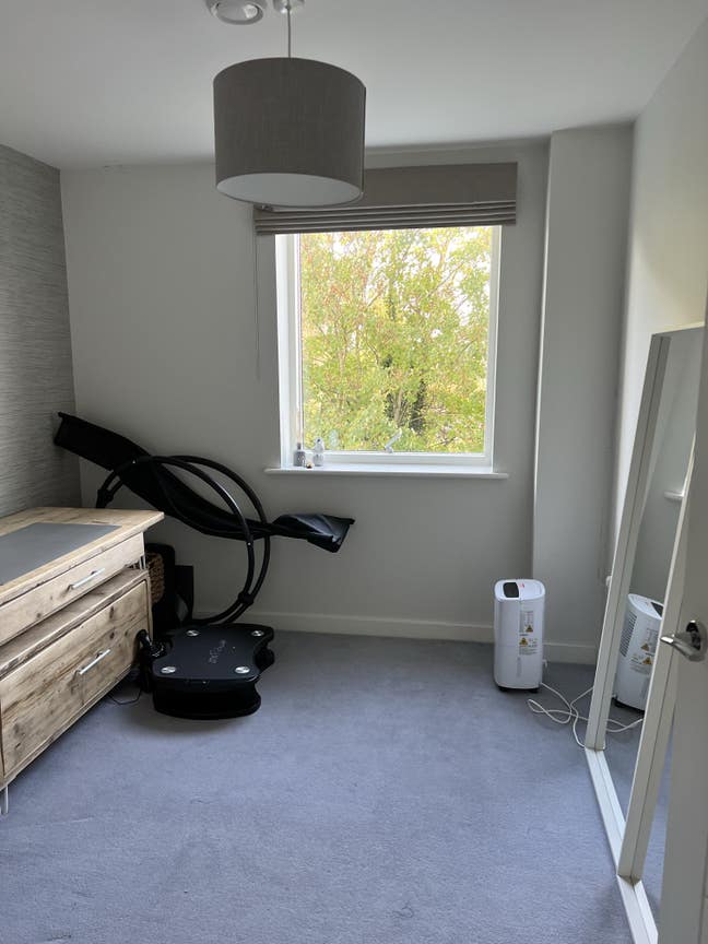 1 double bedroom temporary stay, female only Main Photo