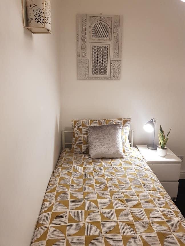 Single Small Room  Main Photo