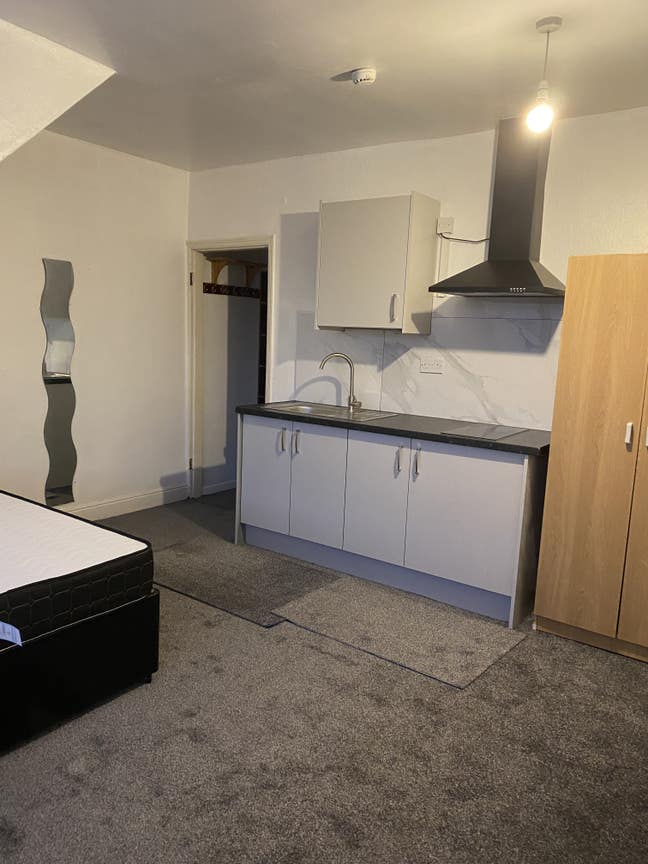 Double room bills and WiFi £450 Main Photo