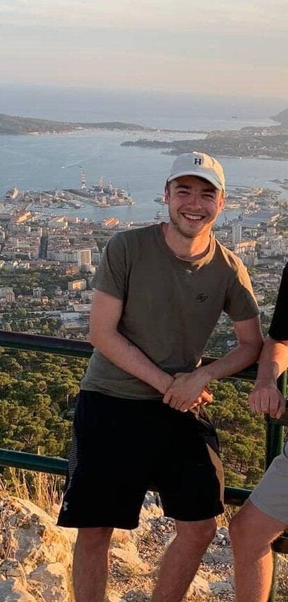 Professional Male seeks a single or double room Main Photo