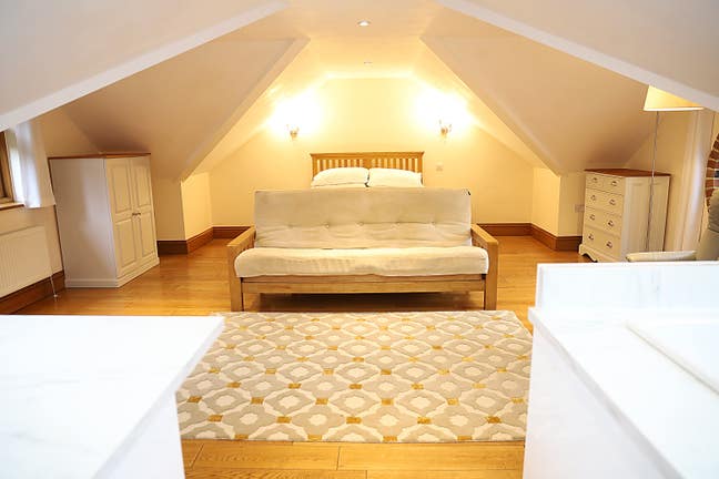 Large Studio Room with Cooking Facilities Main Photo