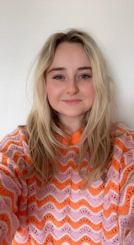 Social 27 year old Female seeks a double room Main Photo