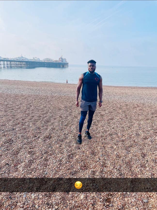 Professional Male seeks to buddy up on 2bdrm flat Main Photo