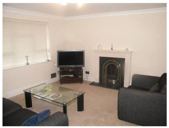 Ideal large Flat 3 bedrooms n living room to rent Main Photo