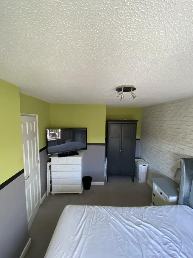 3 bedroom house share with 1 other occupant Main Photo