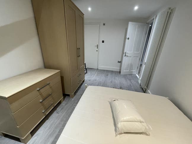 3 double rooms 1 en-suite in Stratford + bills inc Main Photo