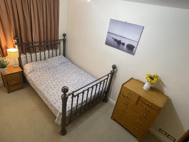 Excellent location! 2 bedrooms, Warm, Clean Home Main Photo