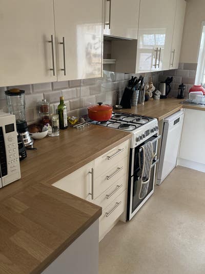 Spacious Double Room in a Peaceful Household.  Main Photo