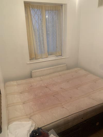 Double Bed room for Single person  Main Photo