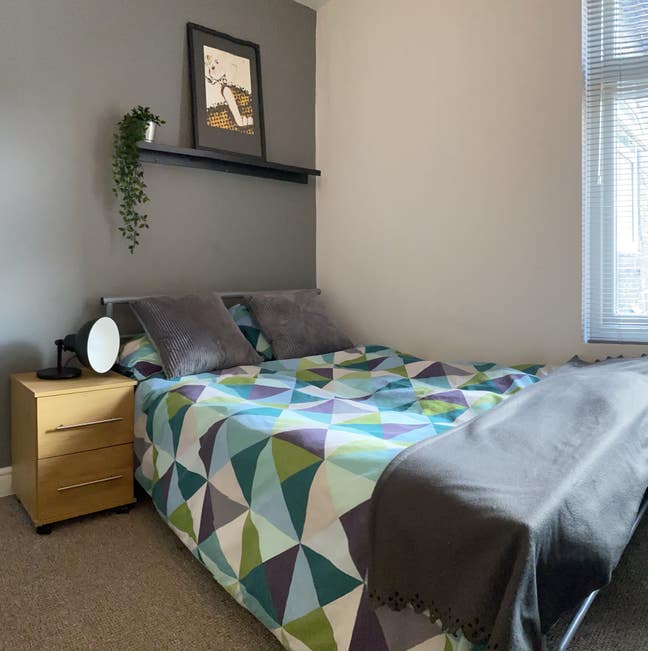 En-Suite Room Available - Professional House  Main Photo