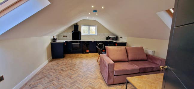 Beautiful 1 bedroom apartment, fully furnished Main Photo