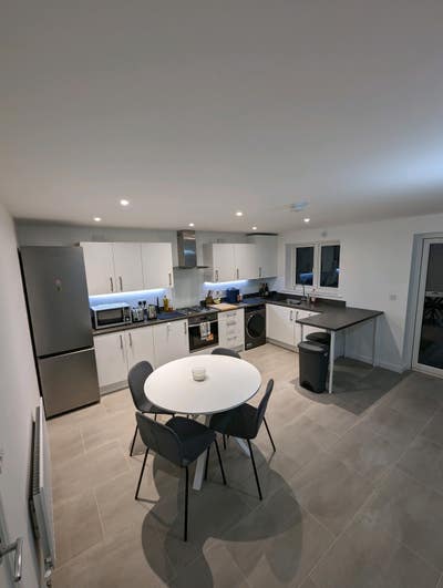 Large double room in village setting Main Photo