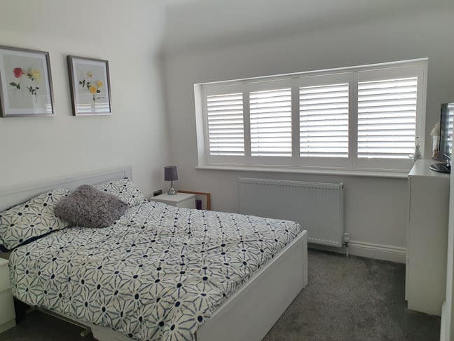 Double room mon /sun to monday close Leavesden. Main Photo