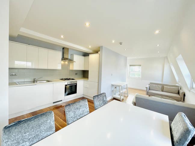 Stylish & Spacious 2 Bed Flat @ Hoxton Street Main Photo