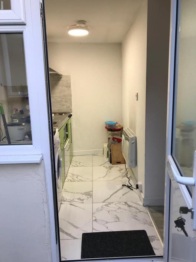 Double Room Studio (Ensuite) with Parking Main Photo