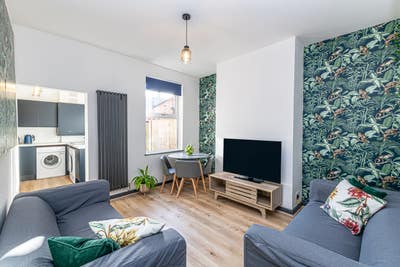 Fully Renovated 4 Bed House Share Main Photo