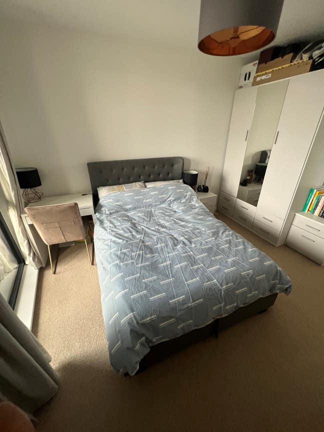 Double room + bathroom in beautiful flat with gym Main Photo