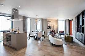Double room + bathroom in beautiful flat with gym Main Photo