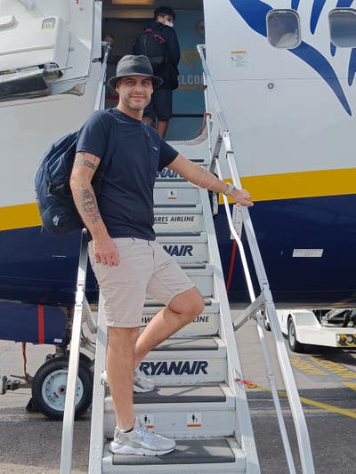 I am a professional male  aged 44 still looki... Main Photo