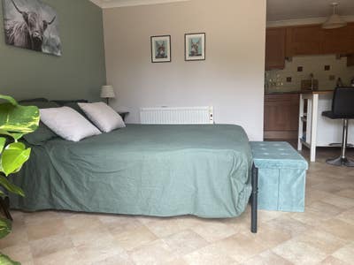 Lovely self-contained annex in residential area  Main Photo