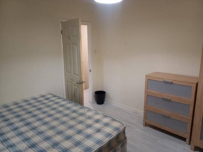 2 Large comfortable double bedrooms  Main Photo