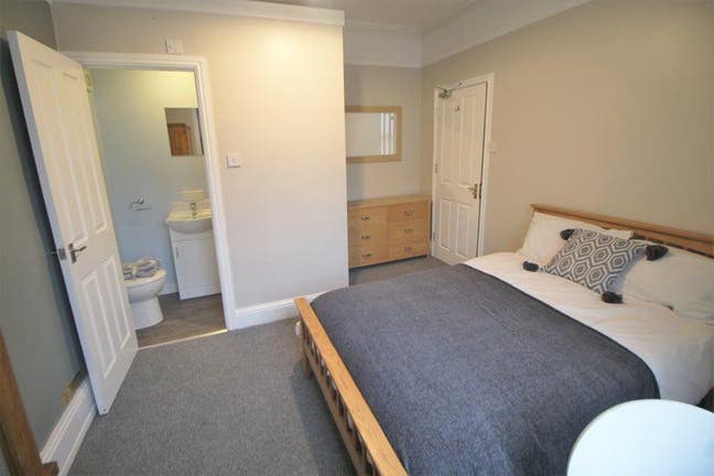 Large ensuite double room Main Photo