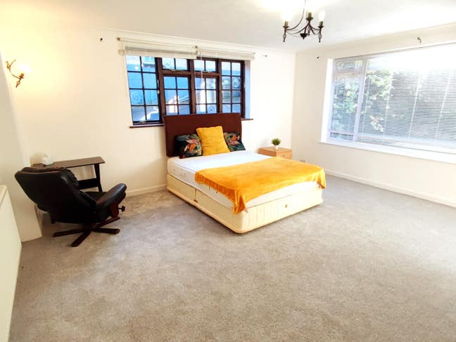 Brand new carpets, 4 rooms only.  Main Photo