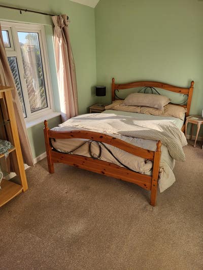 Large double; garden & countryside views; parking  Main Photo