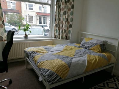 Double Room in a Clean Neighbourhood with Parking Main Photo