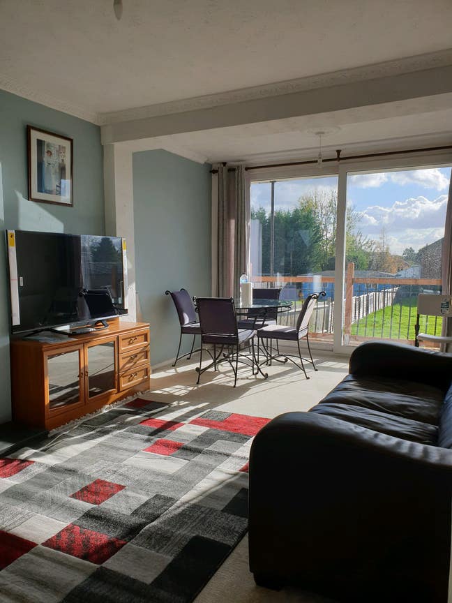 Furnished Room to Let - Bills included. Main Photo