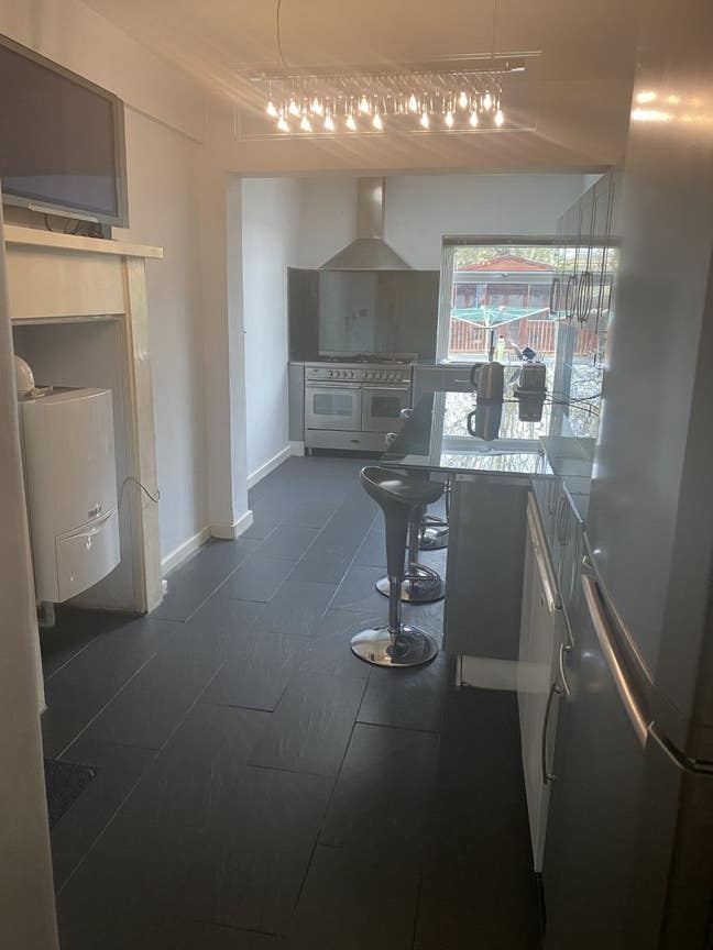 Double Large Bedroom Wembley Private Bathroom Main Photo