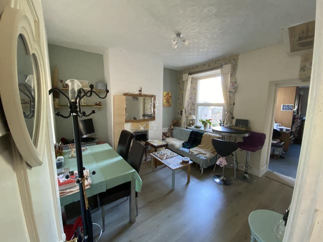 Large Double Near Town Centre Main Photo