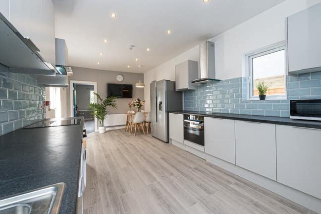 Bills Inclusive Spacious EnSuite Double Room   Main Photo