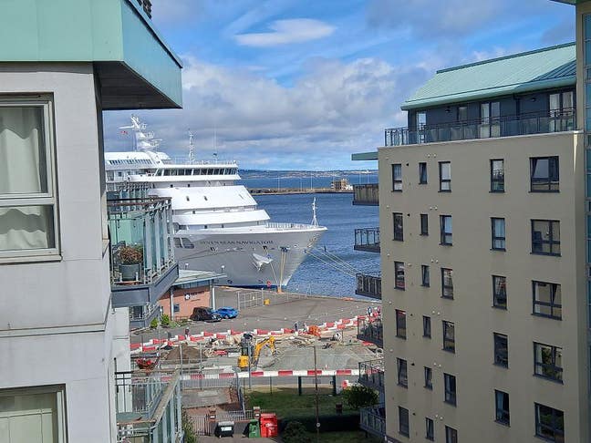 Apartment at Ocean Terminal near bus and tram stop Main Photo