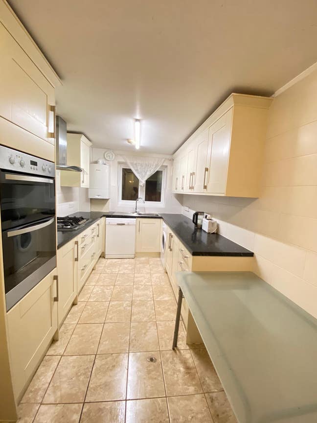 Large Double bedroom, Brackley Close, Wallington Main Photo
