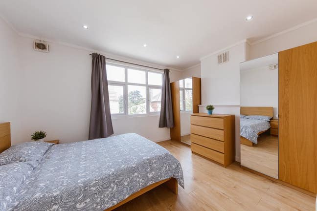 Spacious Double Room in Flat with Garden! Main Photo