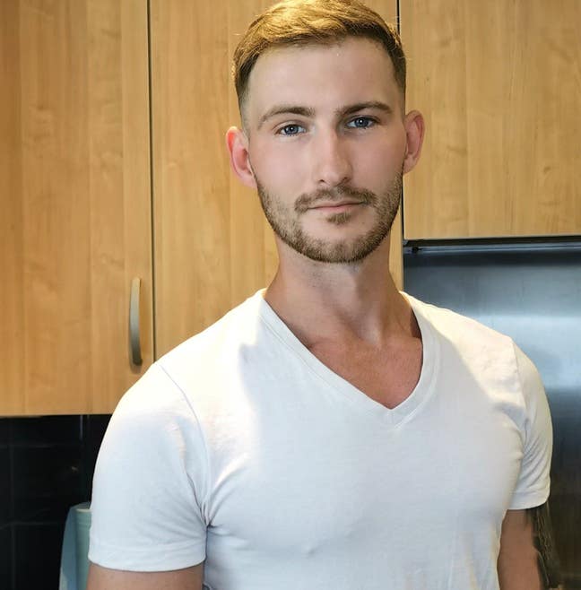 Looking for a room or a buddy up Main Photo