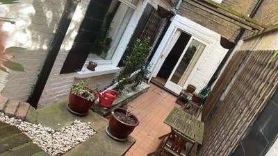 En-suite double bedroom with patio in Earls Court Main Photo