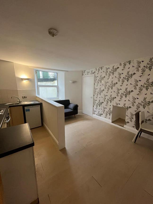 1 Bedroom flat - Central Plymouth  Main Photo